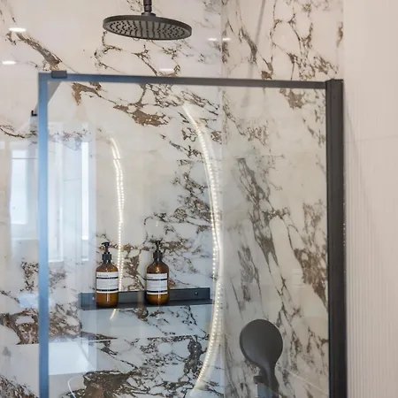 Boutique Design Apartment, Split- Quiet Base Near The Old Town