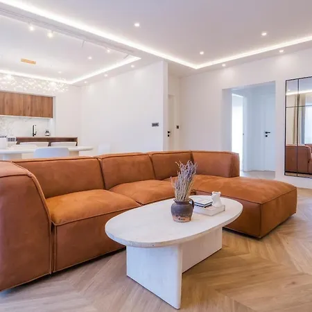 Boutique Design Apartment, Split- Quiet Base Near The Old Town *