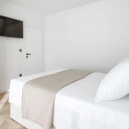 Boutique Design Apartment, Split- Quiet Base Near The Old Town Apartament