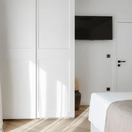 Boutique Design Apartment, Split- Quiet Base Near The Old Town *