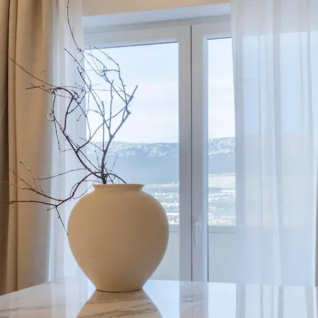 Boutique Design Apartment, Split- Quiet Base Near The Old Town